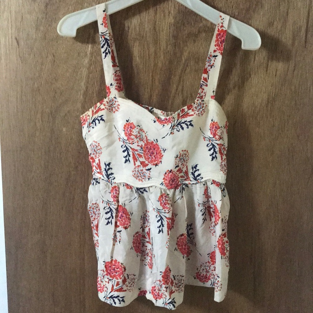 Cute flirty top!